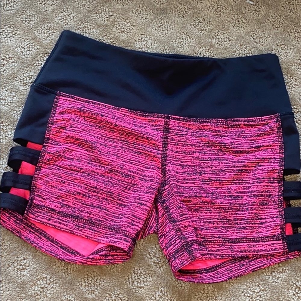 CUTE ATHLETIC SHORTS WITH SLITS DOWN THE SIDE